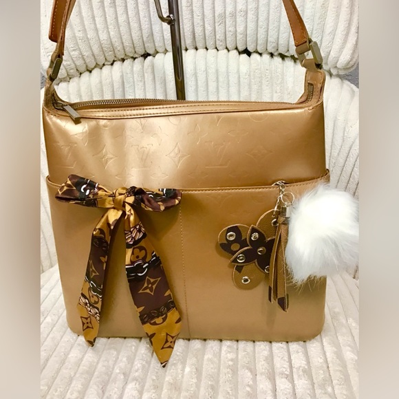 Louis Vuitton Bags - Picture 1 of 16